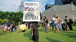Dân Singapore biểu tình phản đối luật hạn chế Internet 